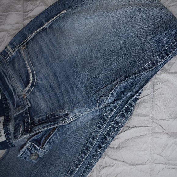 Buckle Jeans - Picture 2 of 2